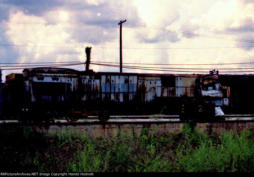 CSX 7253, wreck damaged,, in dead line